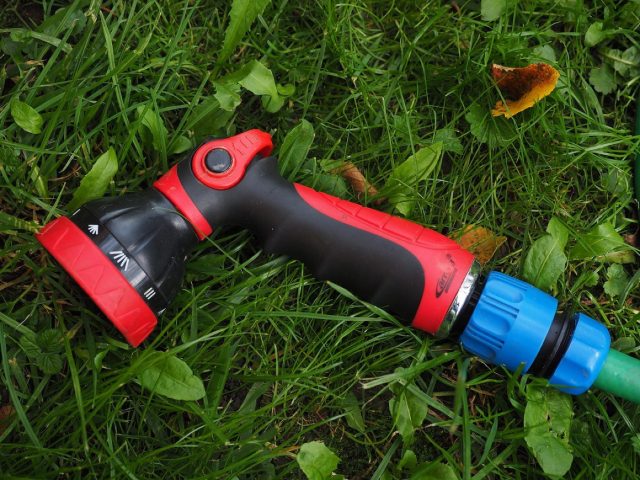 Guide installation récupérateur eau de pluie pour jardin